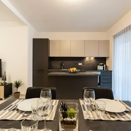 Beautiful Modern 2br