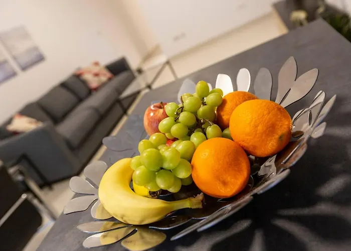 Beautiful Modern 2br *