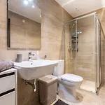 Beautiful Modern 2br Lejlighed