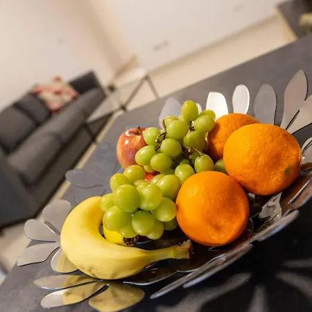 Beautiful Modern 2br *